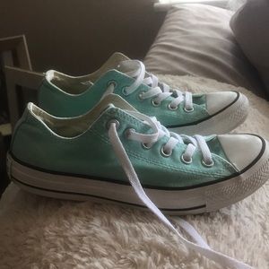 Mint converse